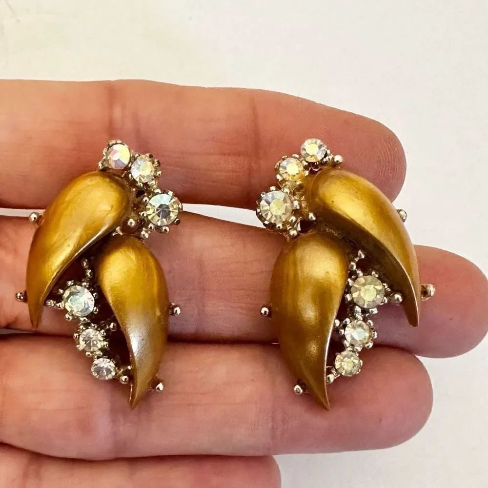 Gold tone and rhinestone vintage clip on earrings